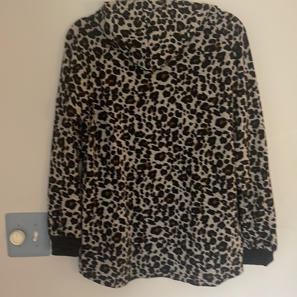 Animal print top - Picture 5 of 8